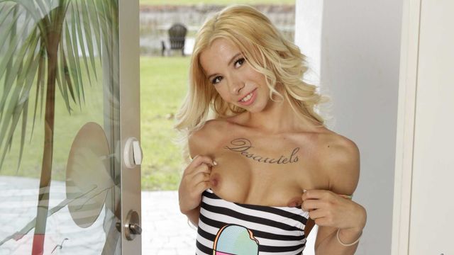 Close Up smut with horny Kenzie Reeves