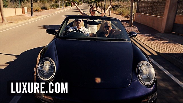 Ffm In Threesome video with hot Alexis Crystal from Grab