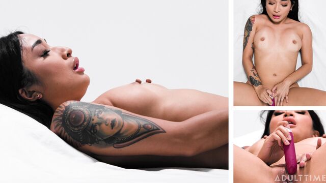 Solo porn with passionate Avery Black