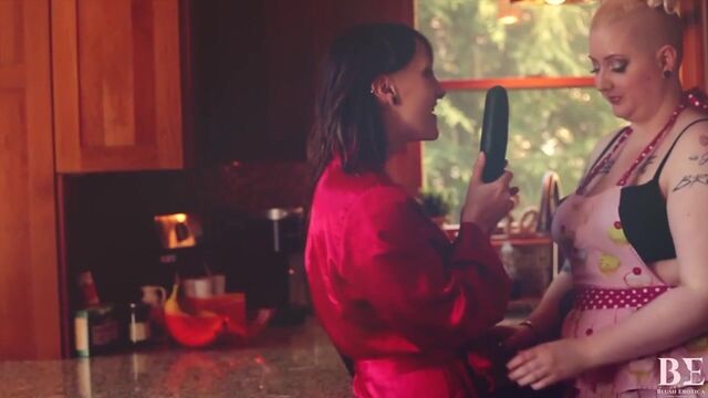 Kitchen sex with sexy El Bliss and Princess Dandy