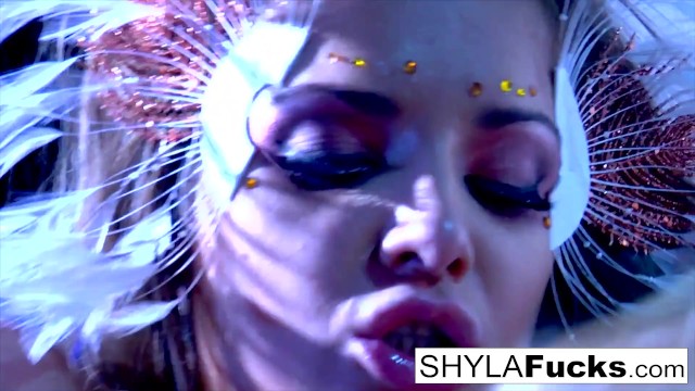 Canadian action with horny Shyla Stylez from Grab