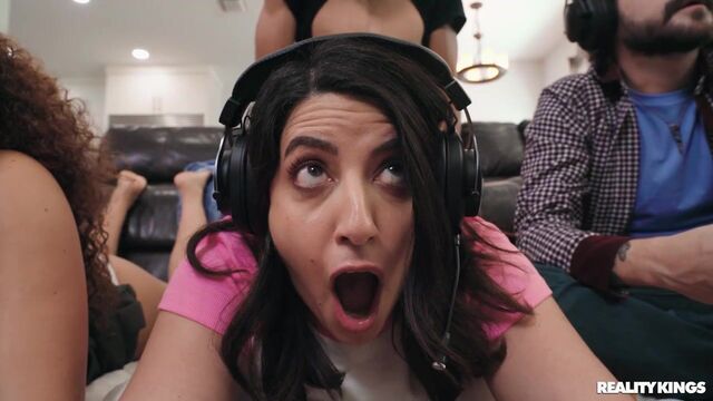 Side Fuck film with pretty Sarah Arabic and Willow Ryder