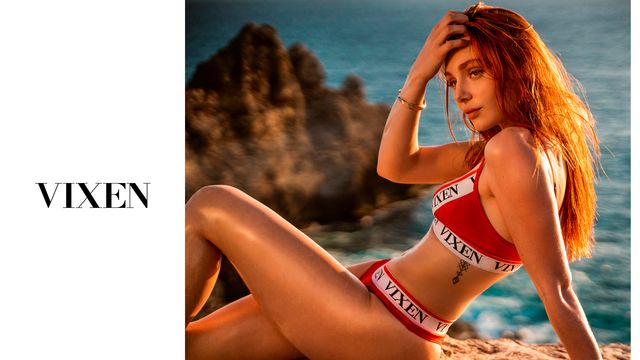 Doggystyle bang with awesome Jia Lissa and Lacy Lennon