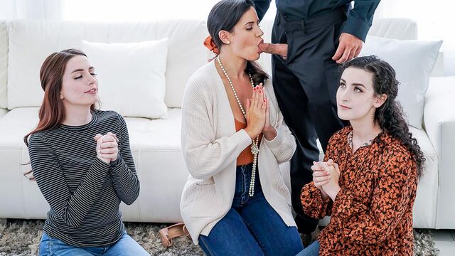 Curvy porn with pretty Aria Carson and Lyra Lockhart