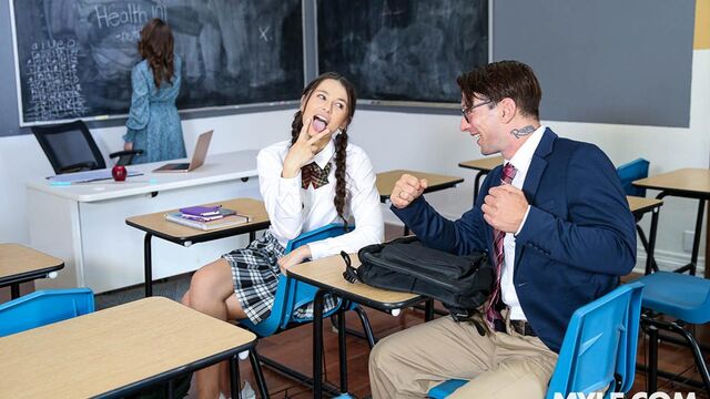 Curvy sex with sexy Liz Jordan and Lizzie Love