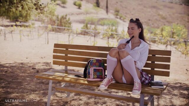 Teen (18+) bang with hot Elizabeth T