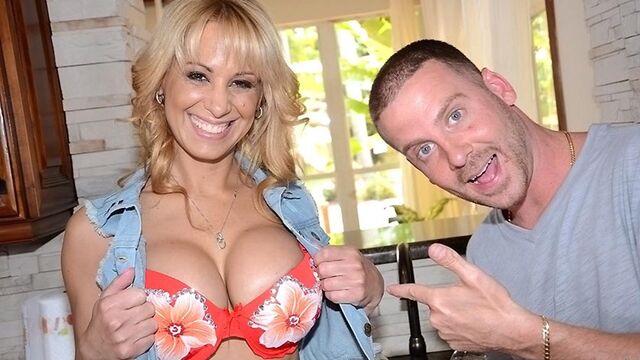 Big Ass porn with tempting Alyssa Lynn