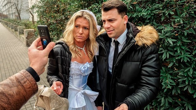 Bride screw from Grab