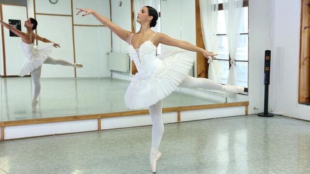 Short Hair movie with tempting Betzz