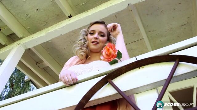 Curvy smut with seductive Codi Vore