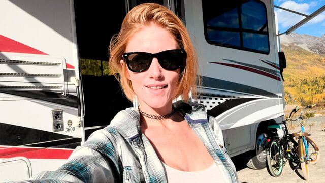 Kissing porn with seductive Katie Kush and Lana Mars