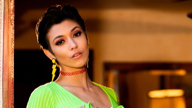 Kissing scene with passionate Brooklyn Gray