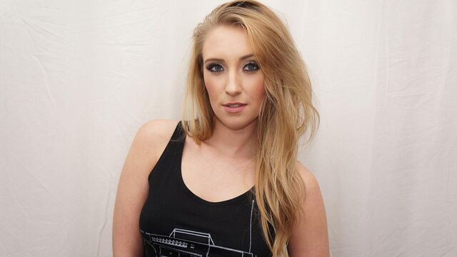 Missionary screw with sexy Harley Jade