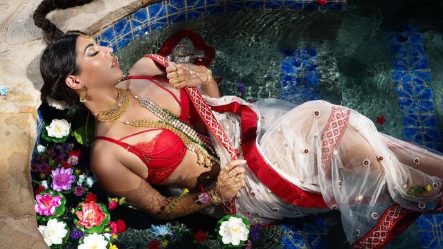 Fingering porn with pretty Jasmine Sherni