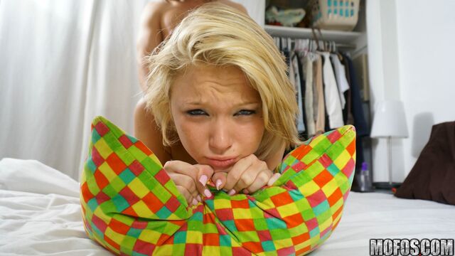 Natural Tits scene with seductive Dakota Skye