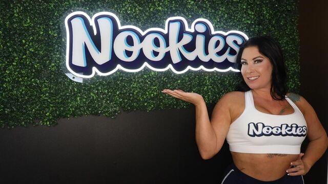 Oral film with gorgeous Mae Gunz