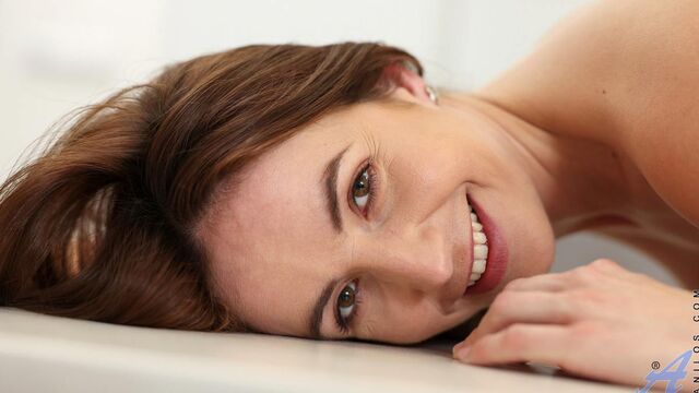 Young (18+) smut with awesome Lenna Ross