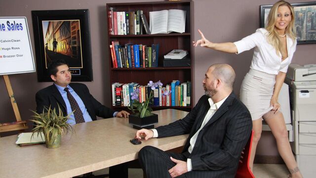 Curvy sex with horny Julia Ann