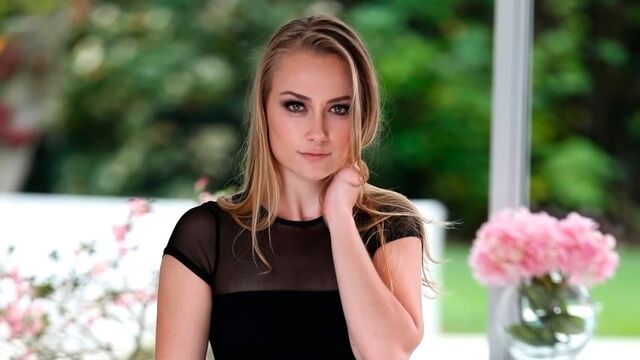 Reverse Cowgirl bang with awesome Sadie Blair