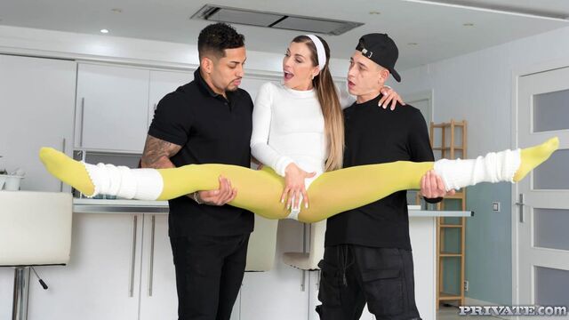 Cowgirl bang with passionate Valeria Fuentes