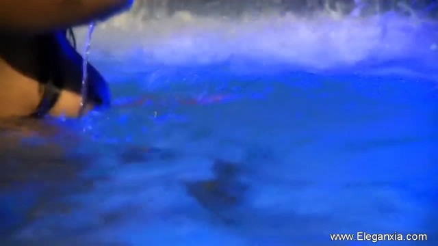 Eleganxia scene from Grab