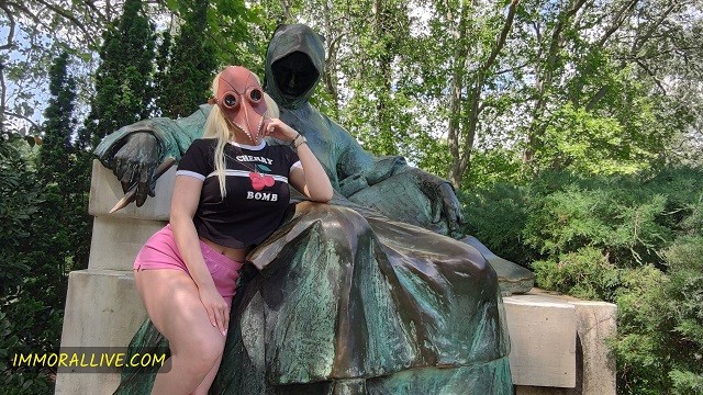 Blowjob porn with passionate Christina Shine from Grab