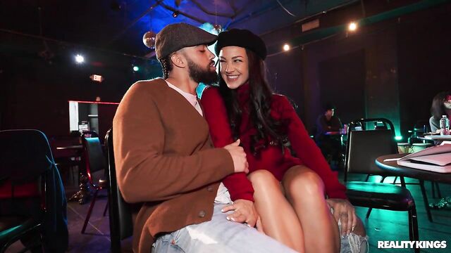 Curvy porn with tempting Evelin Stone