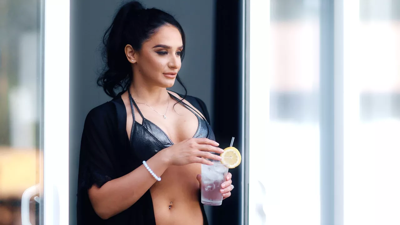 Seduction bang with pretty Sheena Ryder - MAX.PORN