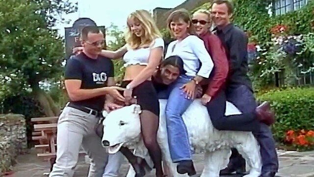 Outdoor video with seductive Wendy Taylor