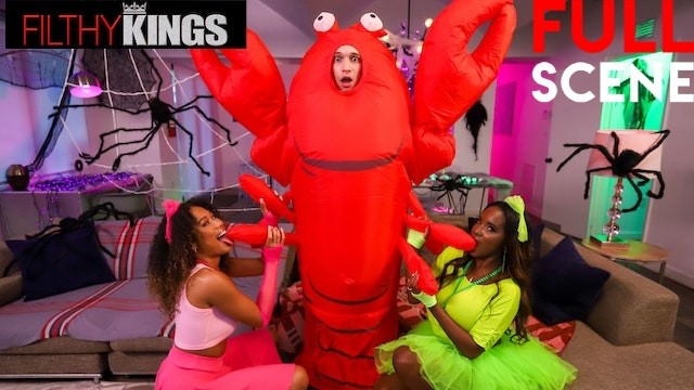 Halloween smut with pretty Johnny Love, Naomi Foxxx and Skyla Sun