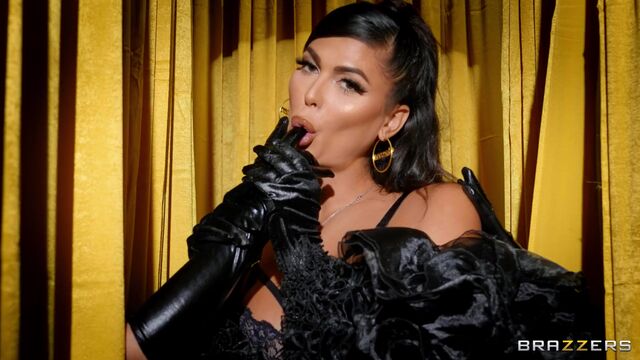 Big Tits porn with pretty Domino Presley