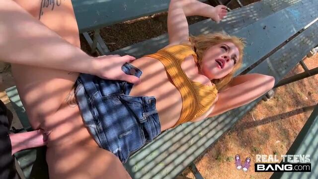 Shaved screw with hot Penelope Snaps