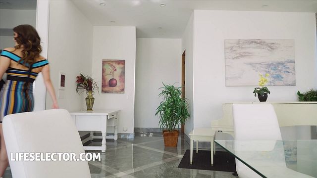 Food porn with gorgeous Ella Reese and Melody Marks from Grab