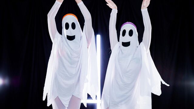 Curvy sex with passionate Juniper Ren and Selina Bentz