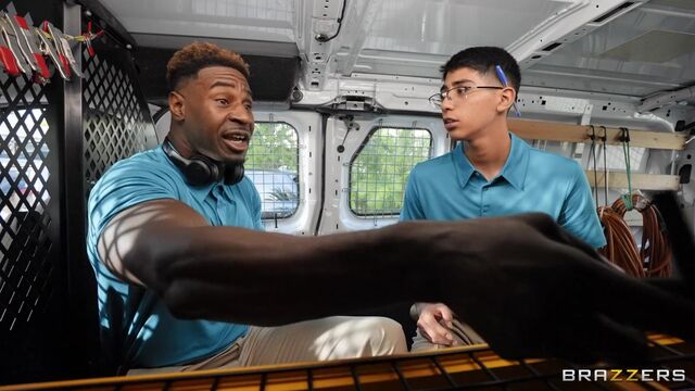 Curvy porn with seductive Kiki Klout