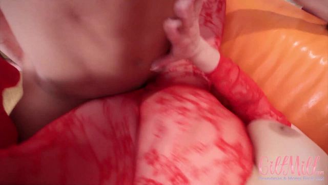 Handjob bang with seductive Chloe Amour and Nade Nasty from Grab