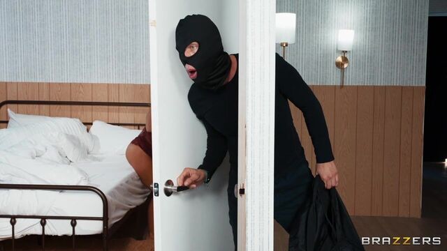 Shaved bang with hot Miss Lexa