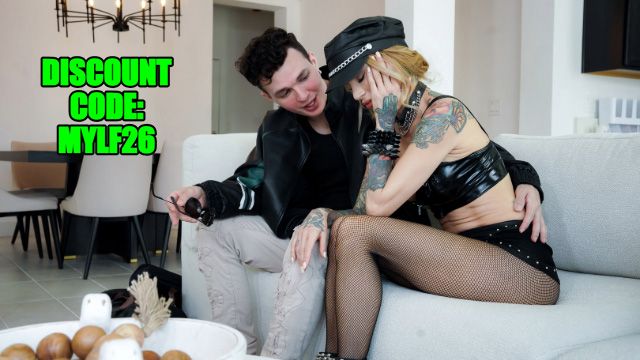 Leather bang with horny Josh Rivers and Sarah Jessie from Grab