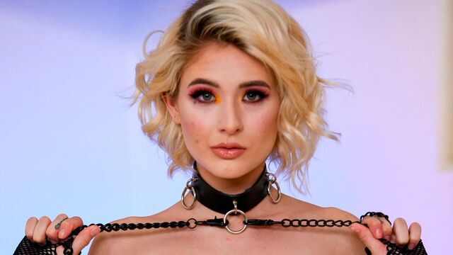 High Heels scene with passionate Jessie Saint