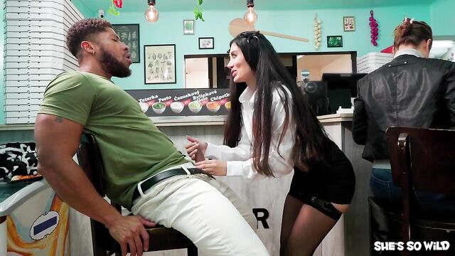 Curvy porn with hot Marina Maya