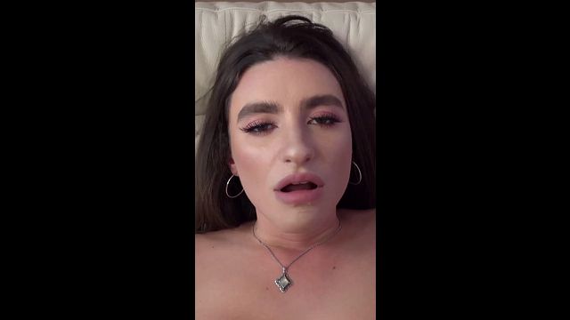 Couch smut with hot Mila Taylor from Grab
