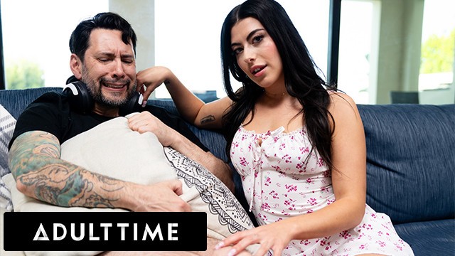 Cum On Face scene with sexy Gal Ritchie and Tommy Pistol from Grab