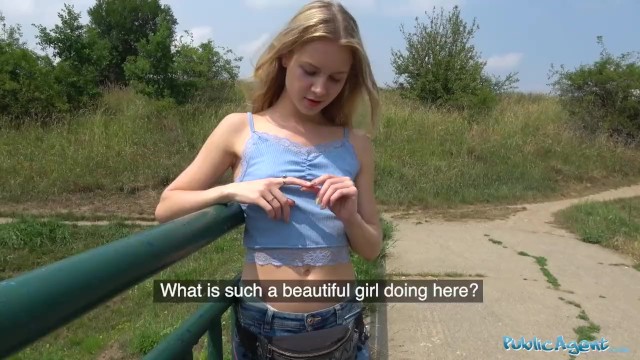 Outside video with pretty Alecia Fox from Grab