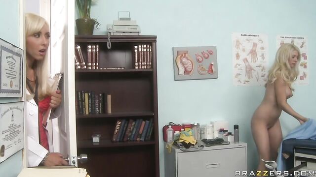 Oral bang with pretty Jazy Berlin and Jessica Lynn