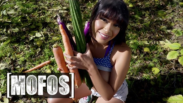 Cock Sucking action with awesome Aryana Amatista and Eric John from Grab
