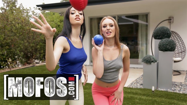 Mgvideos smut with prefect Daisy Stone and Scarlett Bloom from Grab