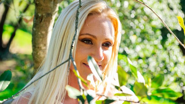 Long Legs scene with pretty Alexis Malone