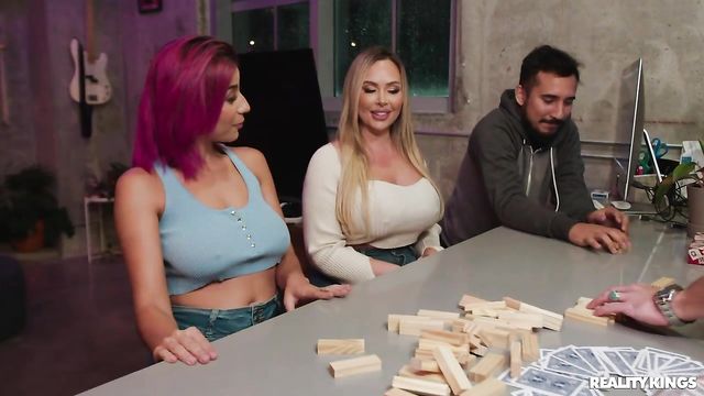 Pussy Licking video with hot Roxie Sinner and Callie Brooks