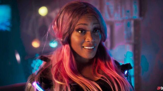 Pink Haired bang with awesome Kiki Minaj