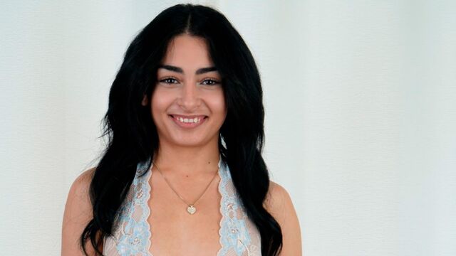 Handjob scene with passionate Vanessa Moon